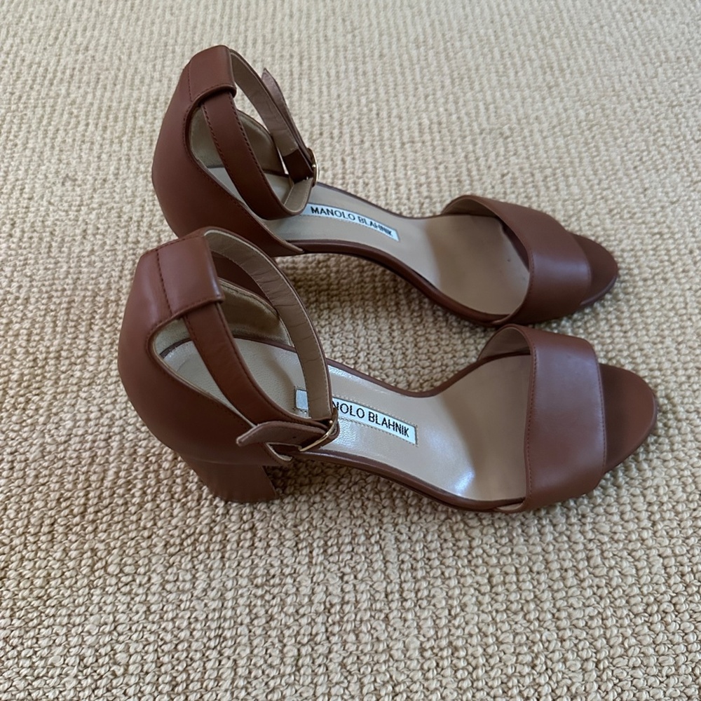 Manolo Blahnik Leather Pumps, Size 37 - Picture 2 of 7